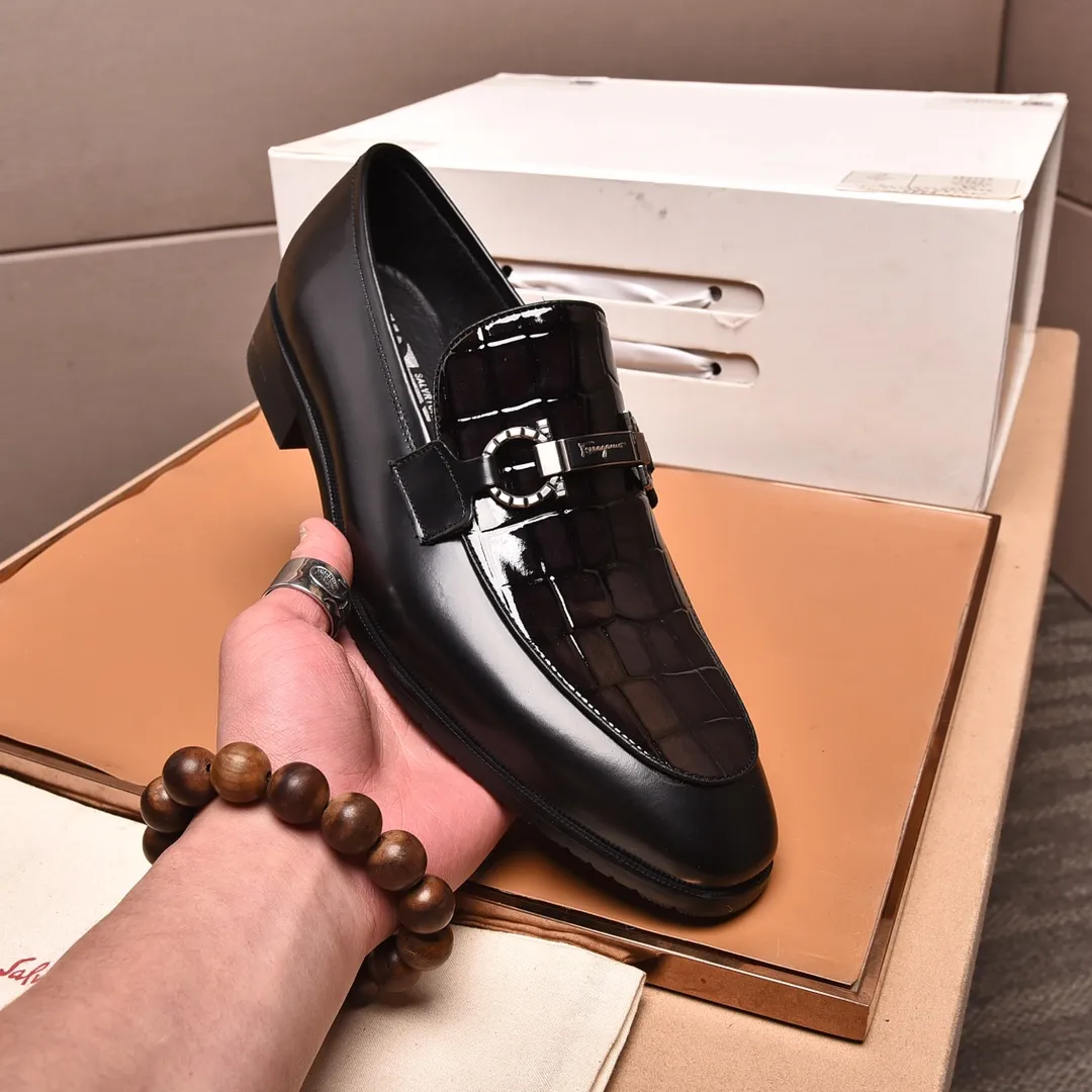 Men's shoes 💰540📛📛(water-dyed cowhide) Salvatore Ferragamo high-end (Salvatore Ferragamo) is the world's top luxury footwear brand. It comes from the fashion kingdom of Italy and is famous all over the world for its traditional handmade design and novel styles...🚶🏻🚶🏻New suit shoes are available simultaneously at the counter. This model is purely handmade. The fabric is imported from Italy's original first-layer cowhide. Soft water-dyed cowhide lining. Original authentic outsole🌀🌀Size: 38➖44